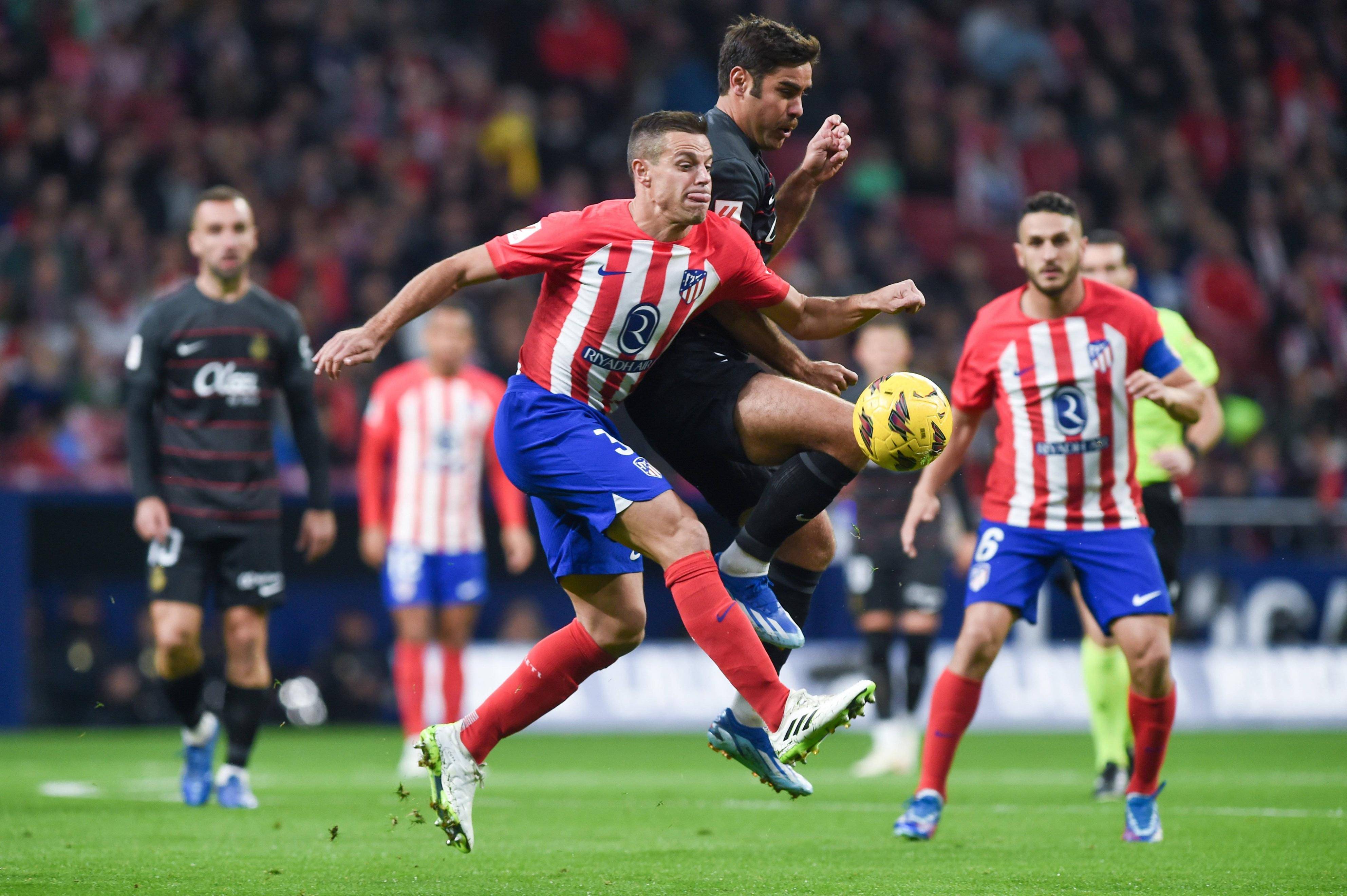 包含关键时刻欧冠焦点战；塞维利亚绝杀压哨；引发热议；纪律约束更严格的词条