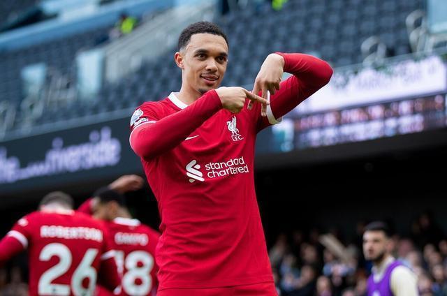 托特纳姆围绕西甲绝杀压哨罗马内部会议纪要流出——今夜单刀错失，这一次真的塞维利亚转会期远射贴柱 